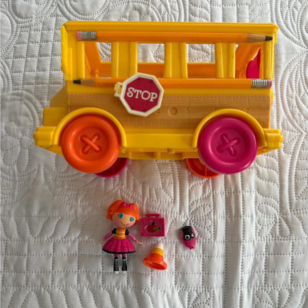 Lalaloopsy Mini Bea Spells A Lot School Bus W/ Doll & Accessories